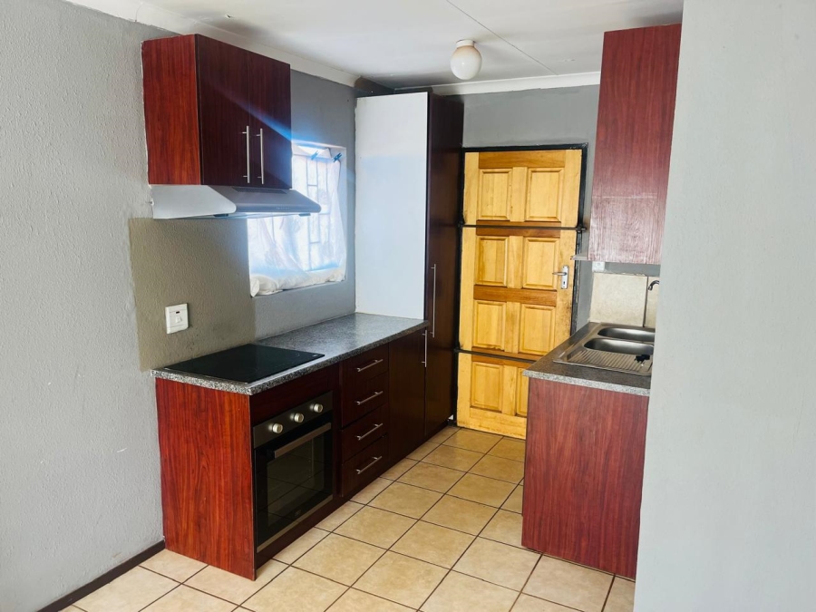 To Let 2 Bedroom Property for Rent in Protea Glen Gauteng