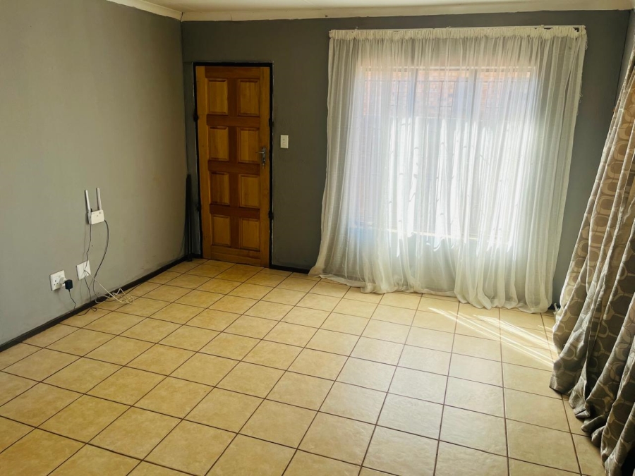 To Let 2 Bedroom Property for Rent in Protea Glen Gauteng