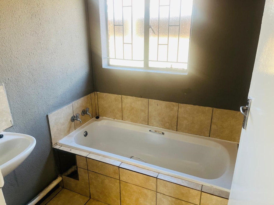 To Let 2 Bedroom Property for Rent in Protea Glen Gauteng