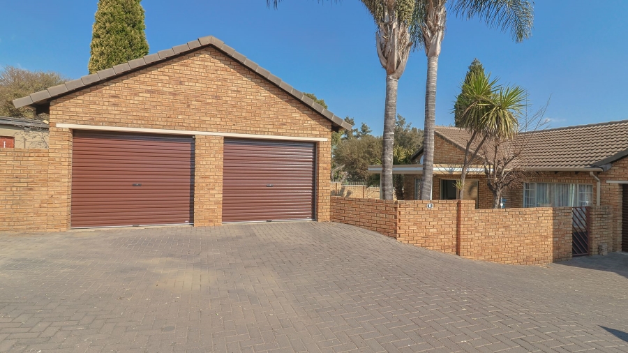3 Bedroom Property for Sale in Wilgeheuwel Gauteng