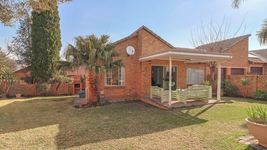 3 Bedroom Property for Sale in Wilgeheuwel Gauteng