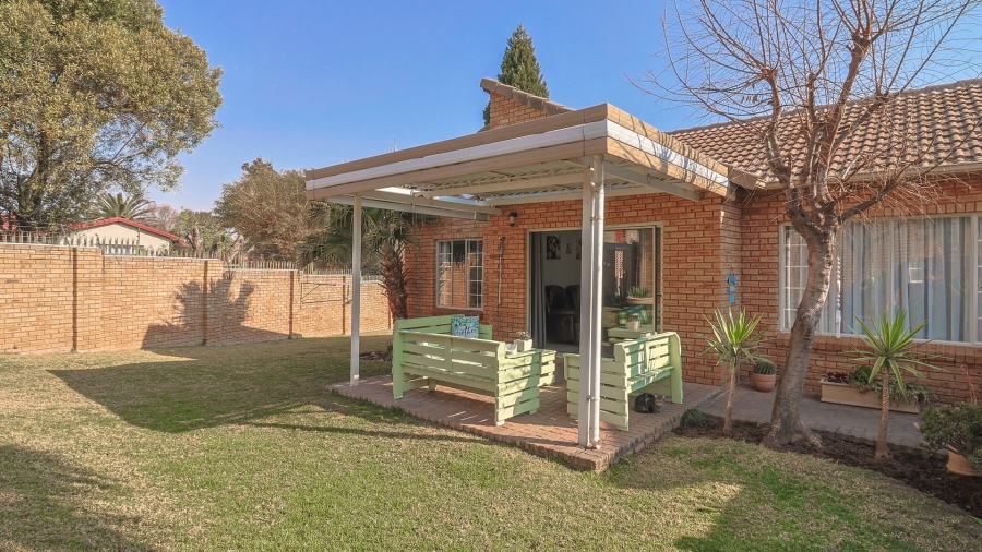 3 Bedroom Property for Sale in Wilgeheuwel Gauteng