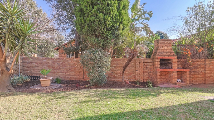 3 Bedroom Property for Sale in Wilgeheuwel Gauteng