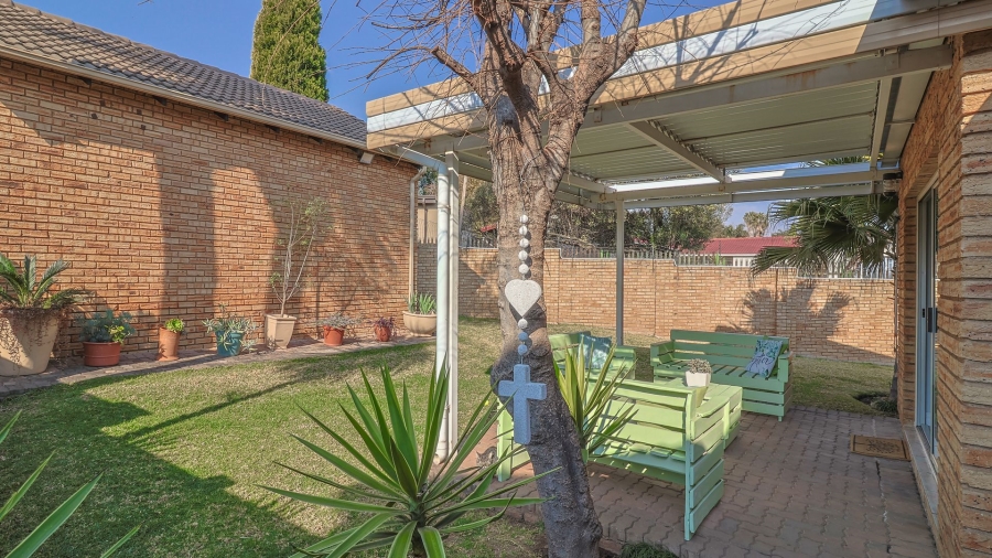 3 Bedroom Property for Sale in Wilgeheuwel Gauteng