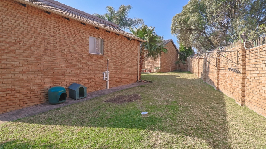 3 Bedroom Property for Sale in Wilgeheuwel Gauteng