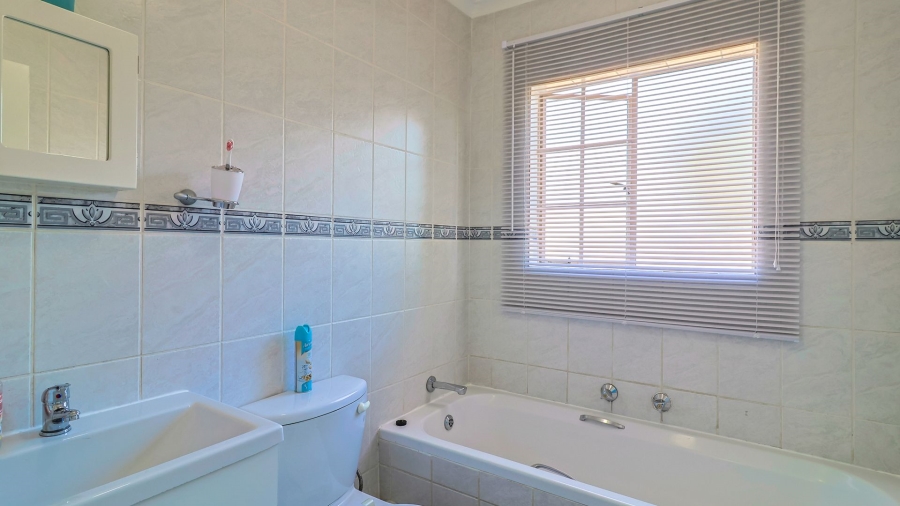 3 Bedroom Property for Sale in Wilgeheuwel Gauteng