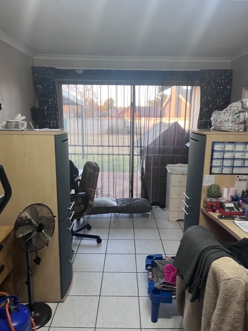 To Let 3 Bedroom Property for Rent in Crystal Park Gauteng