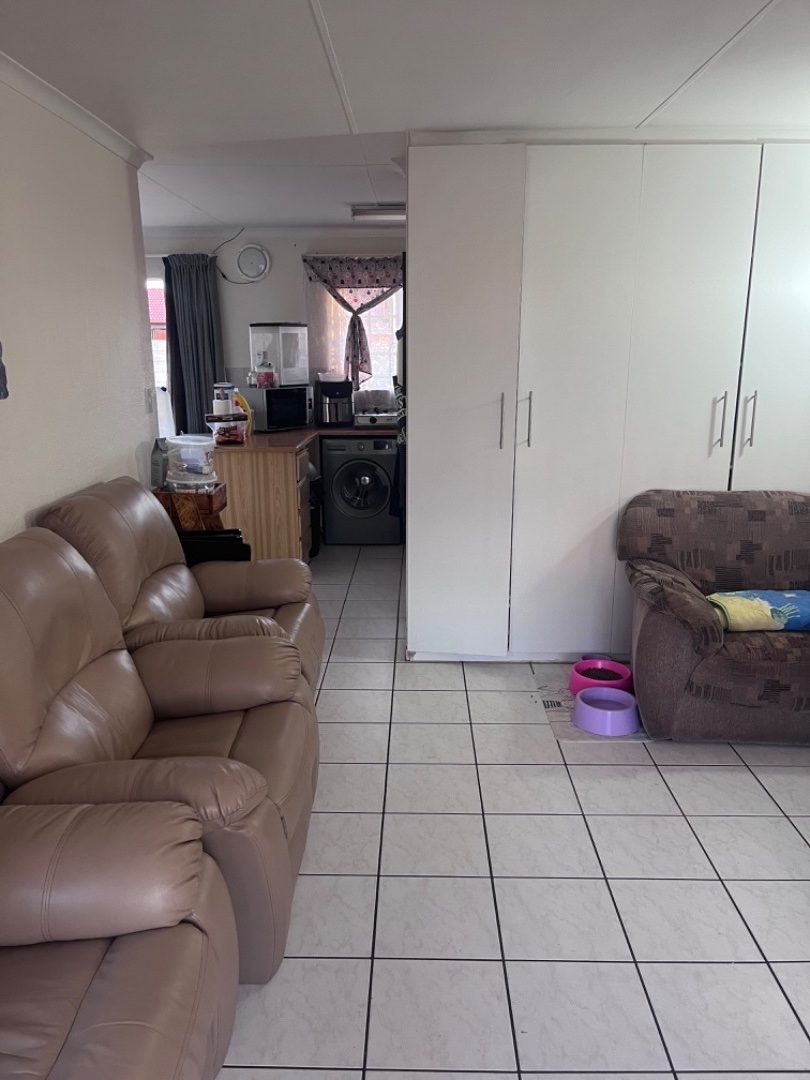 To Let 3 Bedroom Property for Rent in Crystal Park Gauteng