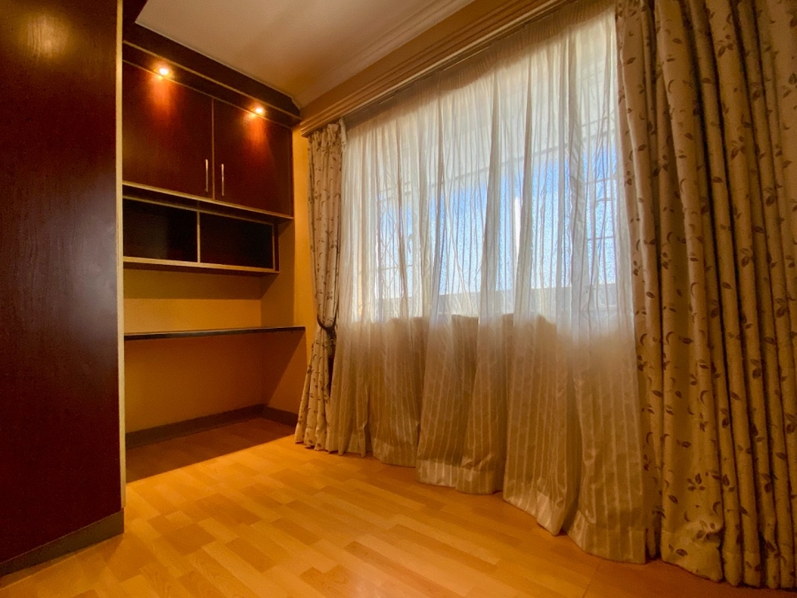 2 Bedroom Property for Sale in Edenvale Central Gauteng