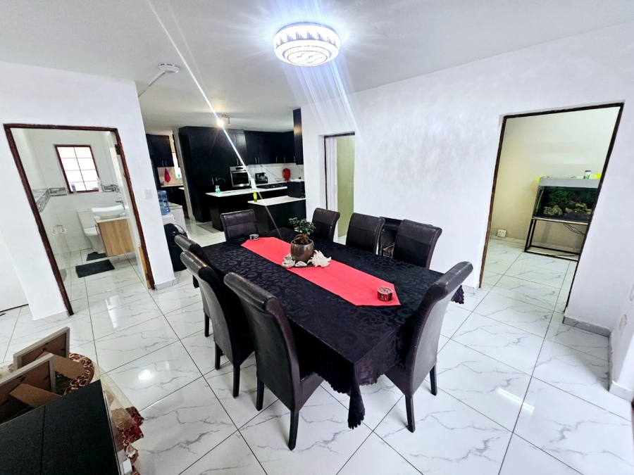 4 Bedroom Property for Sale in Monavoni Gauteng