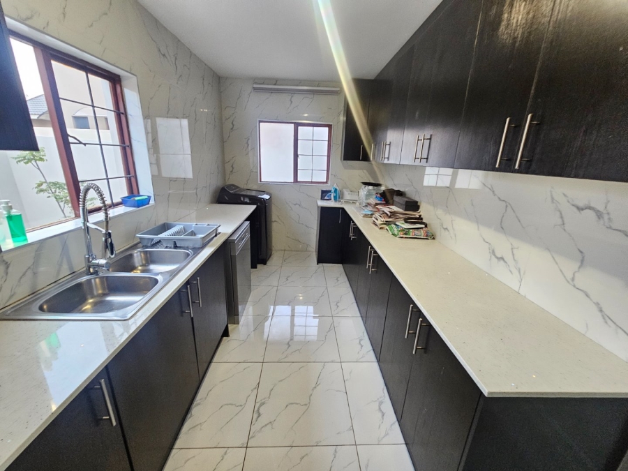 4 Bedroom Property for Sale in Monavoni Gauteng