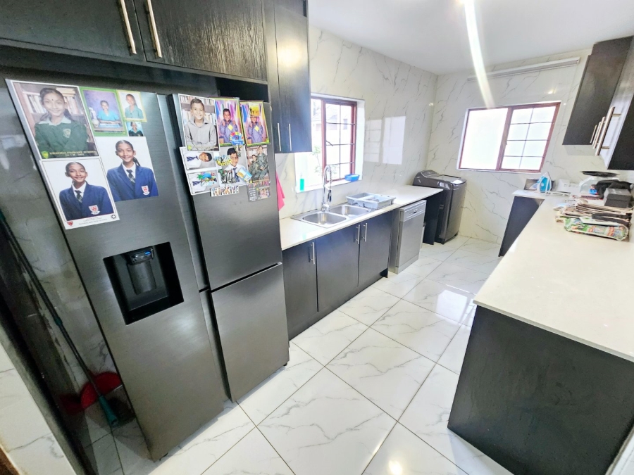4 Bedroom Property for Sale in Monavoni Gauteng