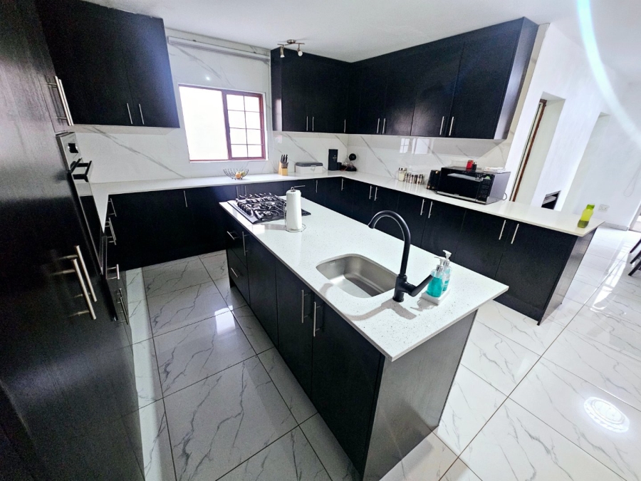 4 Bedroom Property for Sale in Monavoni Gauteng