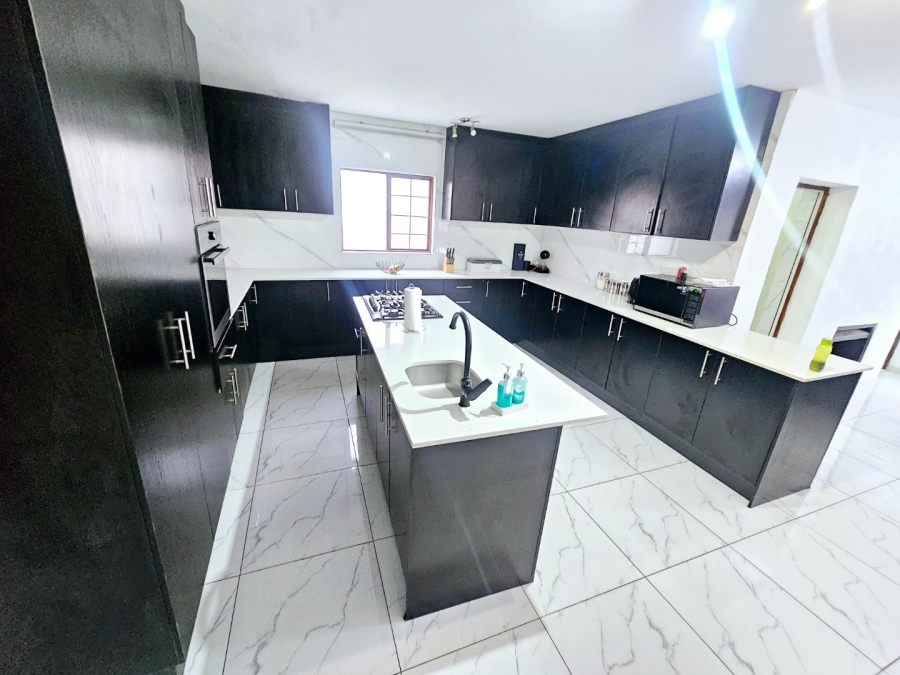 4 Bedroom Property for Sale in Monavoni Gauteng