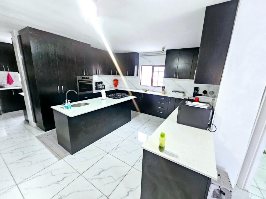 4 Bedroom Property for Sale in Monavoni Gauteng