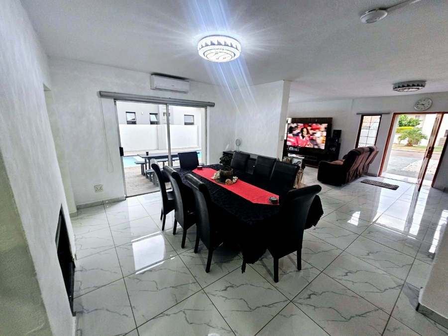 4 Bedroom Property for Sale in Monavoni Gauteng