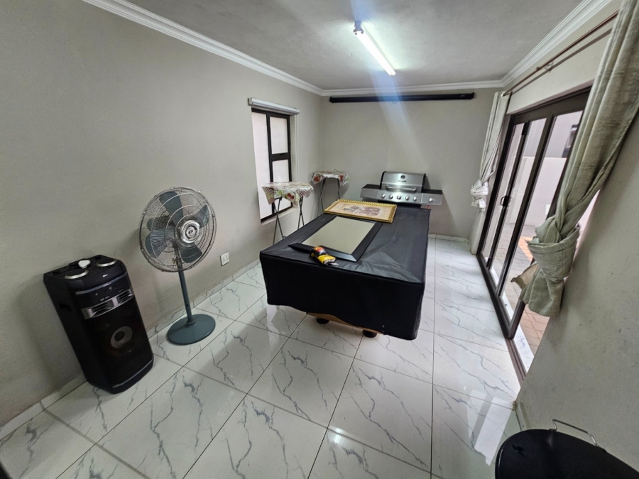 4 Bedroom Property for Sale in Monavoni Gauteng