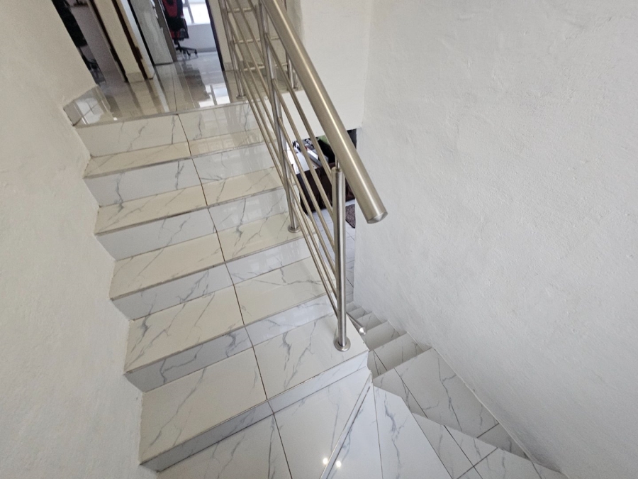 4 Bedroom Property for Sale in Monavoni Gauteng
