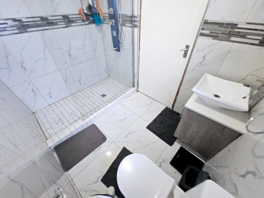 4 Bedroom Property for Sale in Monavoni Gauteng