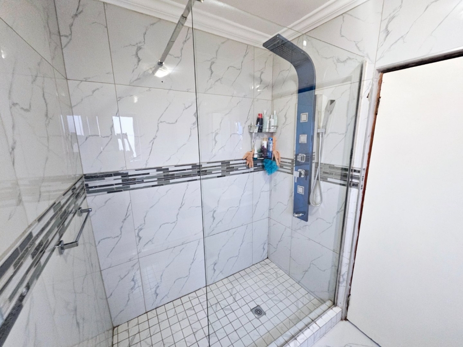 4 Bedroom Property for Sale in Monavoni Gauteng