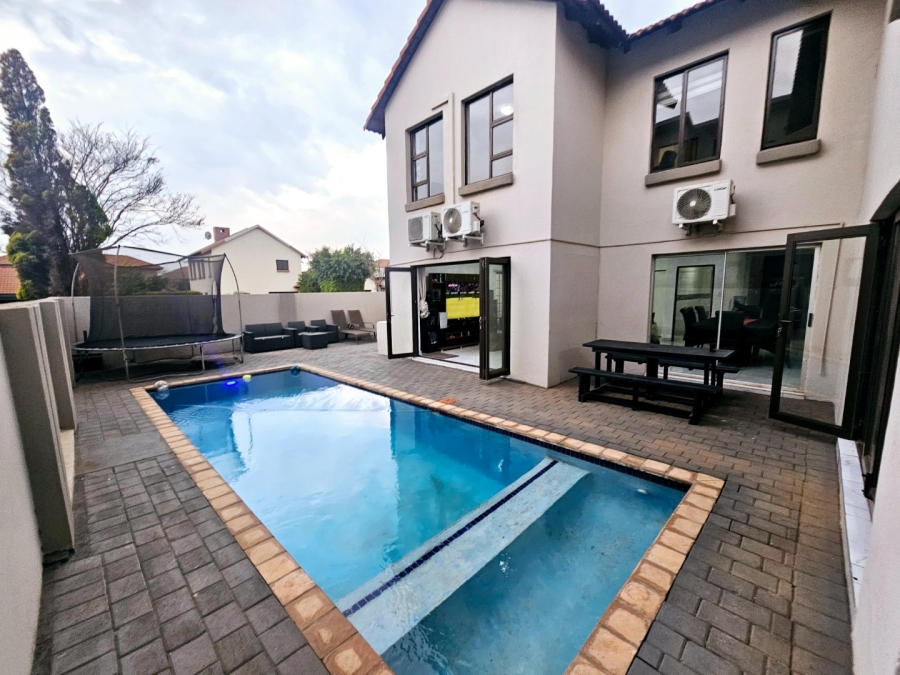 4 Bedroom Property for Sale in Monavoni Gauteng