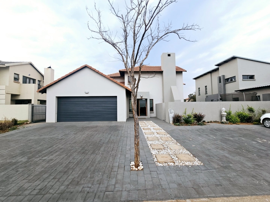 4 Bedroom Property for Sale in Monavoni Gauteng