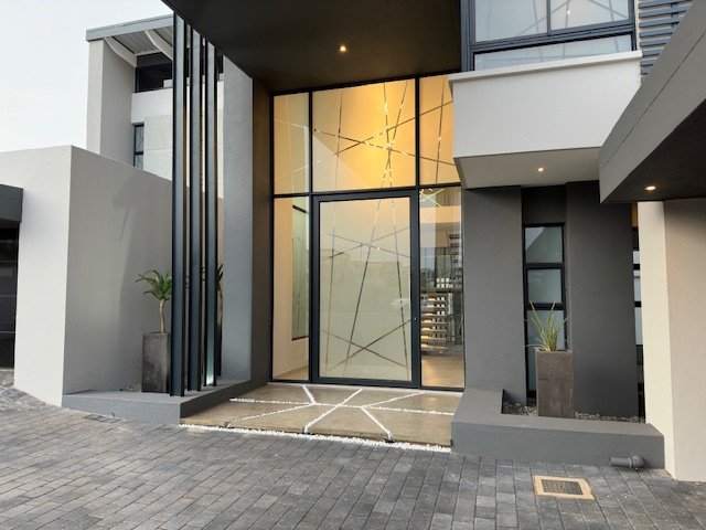 5 Bedroom Property for Sale in Midstream Heights Gauteng
