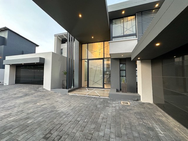 5 Bedroom Property for Sale in Midstream Heights Gauteng