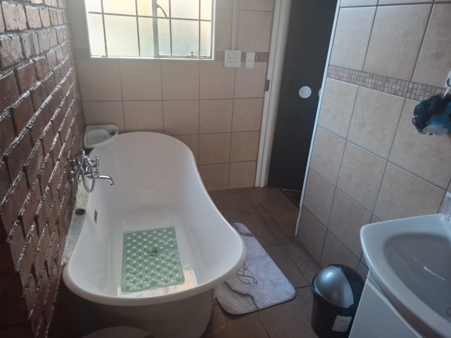 3 Bedroom Property for Sale in Glen Marais Gauteng