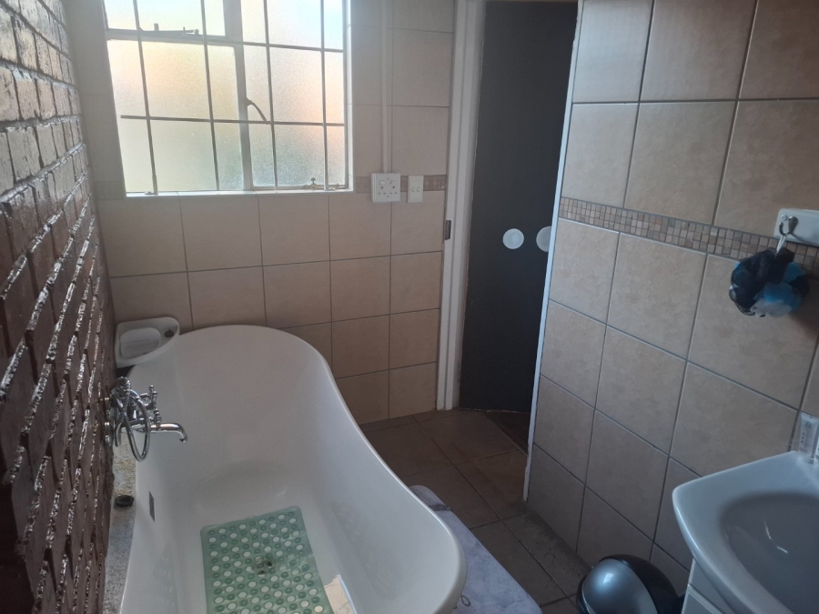 3 Bedroom Property for Sale in Glen Marais Gauteng