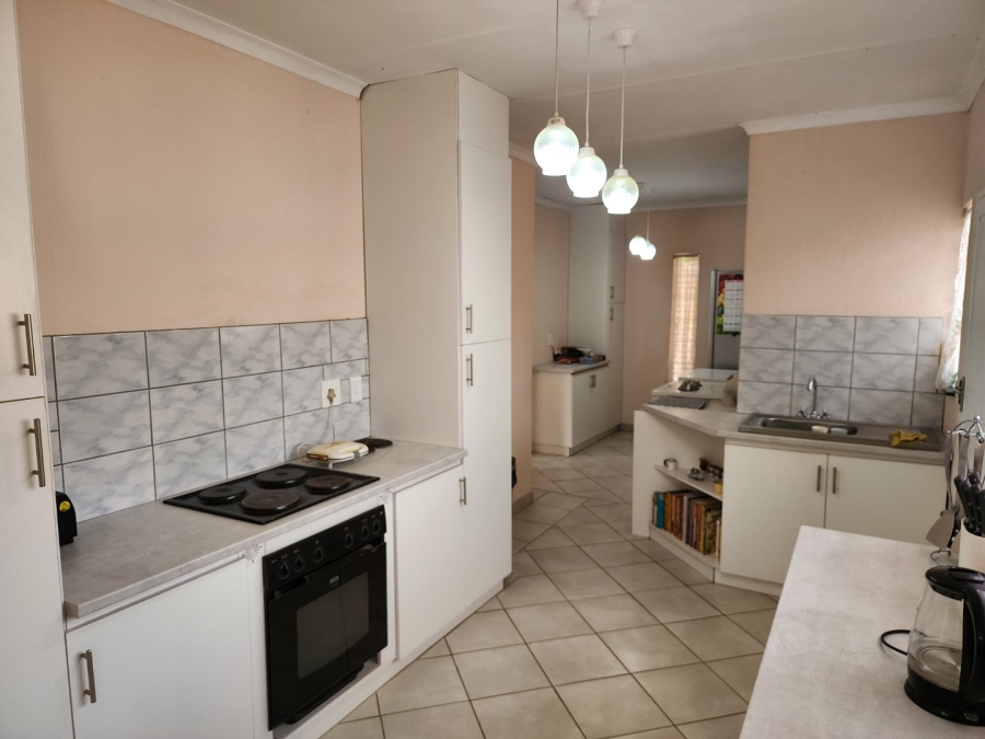 4 Bedroom Property for Sale in Eldoraigne Gauteng
