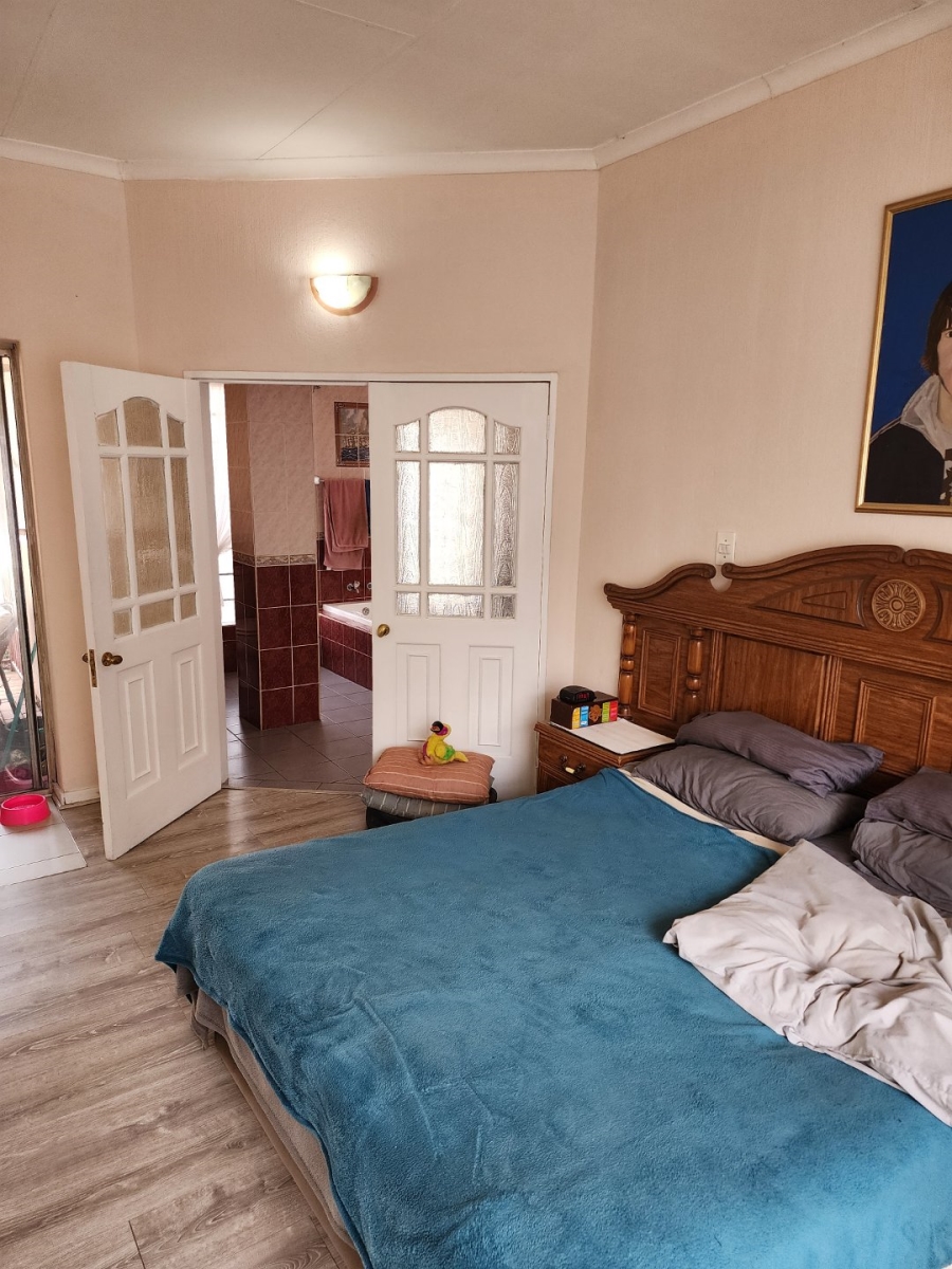 4 Bedroom Property for Sale in Eldoraigne Gauteng