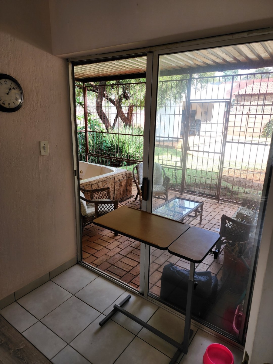 4 Bedroom Property for Sale in Eldoraigne Gauteng