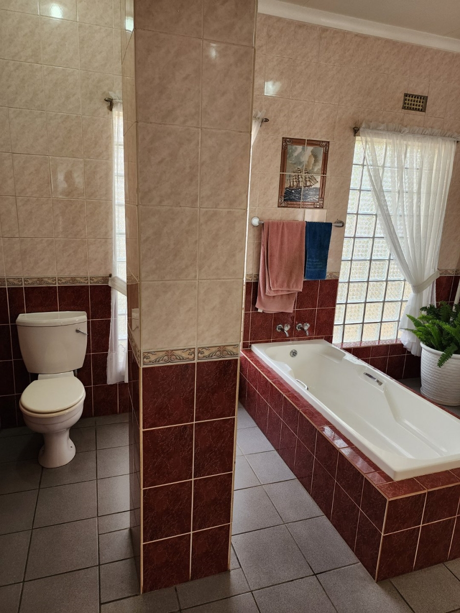 4 Bedroom Property for Sale in Eldoraigne Gauteng