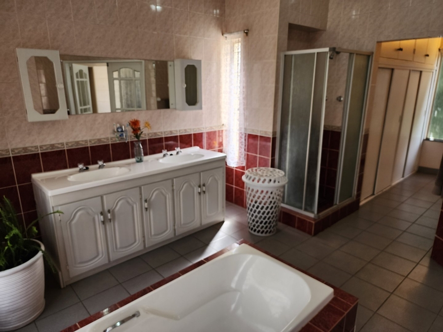 4 Bedroom Property for Sale in Eldoraigne Gauteng