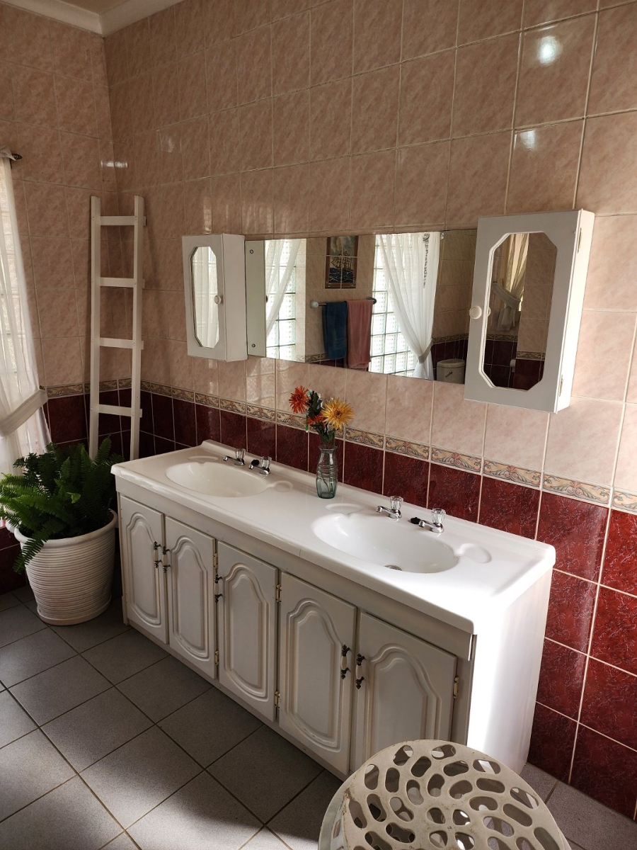 4 Bedroom Property for Sale in Eldoraigne Gauteng
