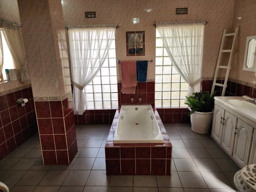 4 Bedroom Property for Sale in Eldoraigne Gauteng
