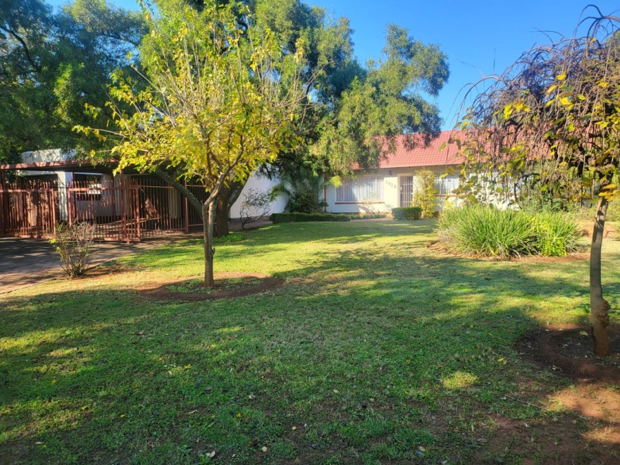 4 Bedroom Property for Sale in Eldoraigne Gauteng