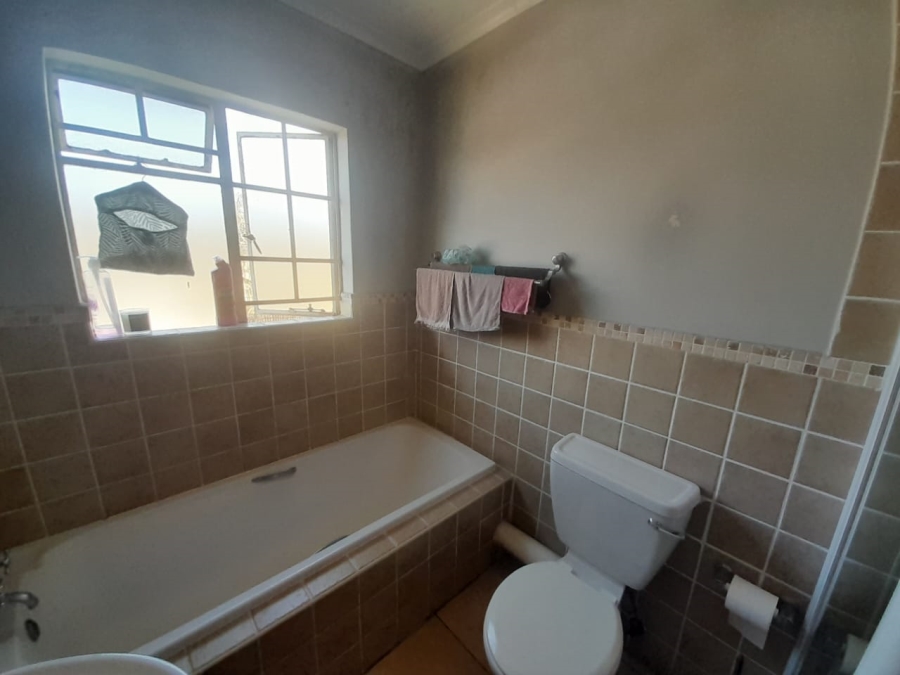 2 Bedroom Property for Sale in Meredale Gauteng