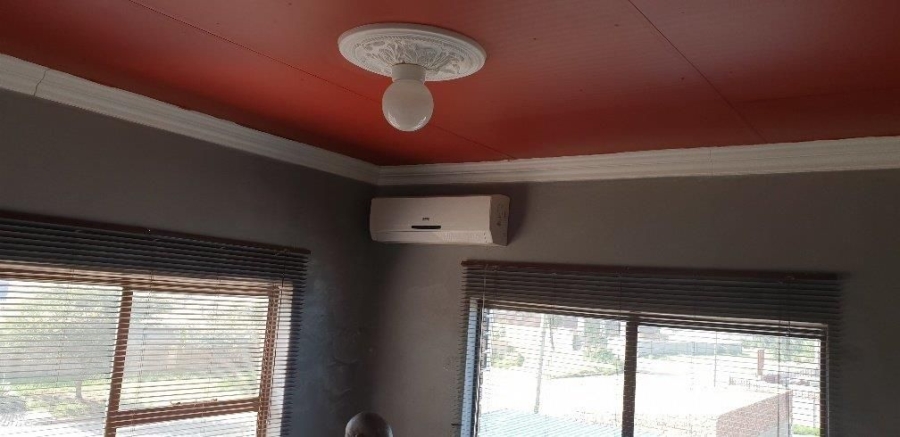  Bedroom Property for Sale in Alrode Gauteng