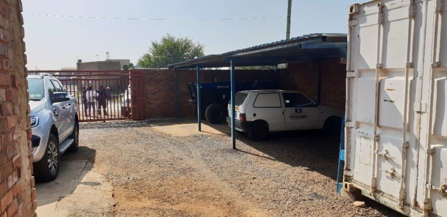  Bedroom Property for Sale in Alrode Gauteng