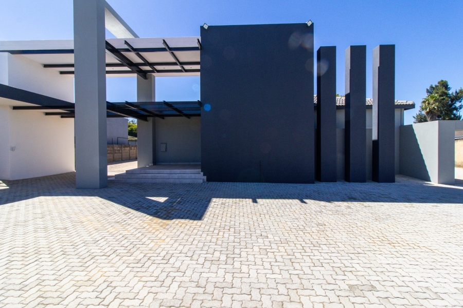  Bedroom Property for Sale in Brackenhurst Gauteng