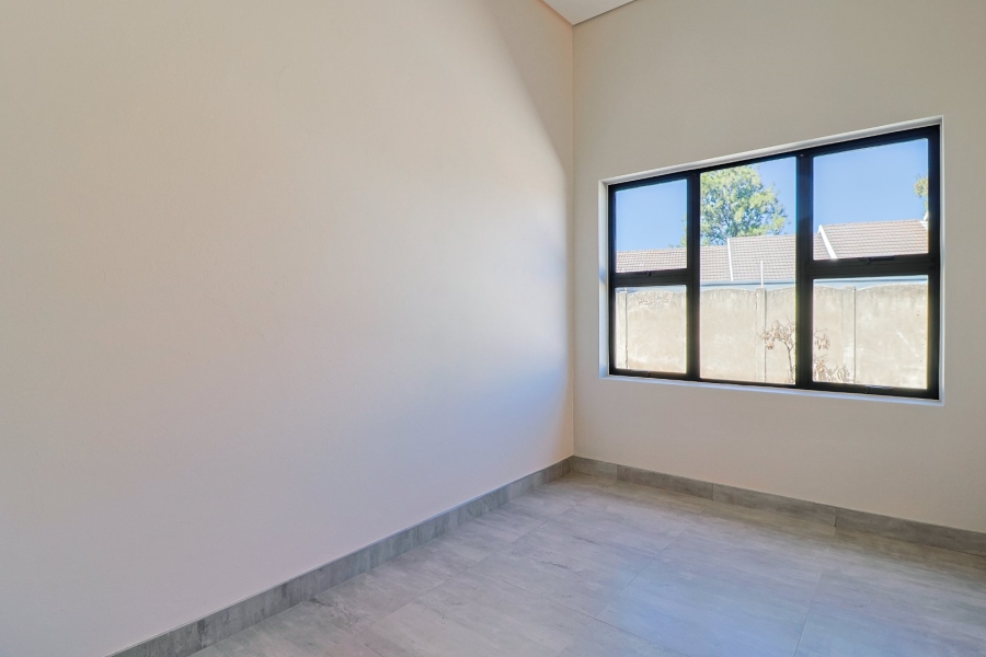  Bedroom Property for Sale in Brackenhurst Gauteng