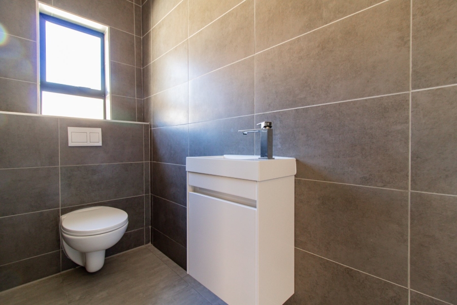 Bedroom Property for Sale in Brackenhurst Gauteng
