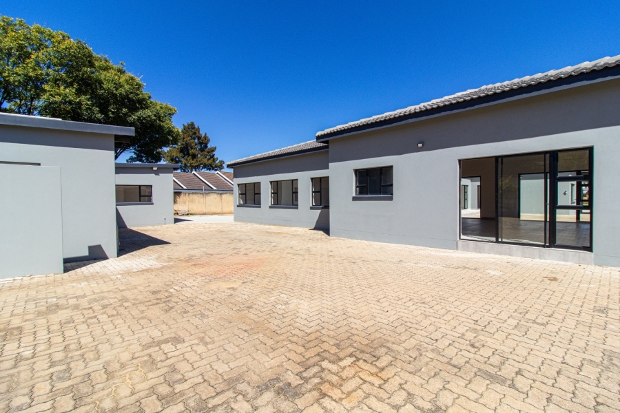  Bedroom Property for Sale in Brackenhurst Gauteng