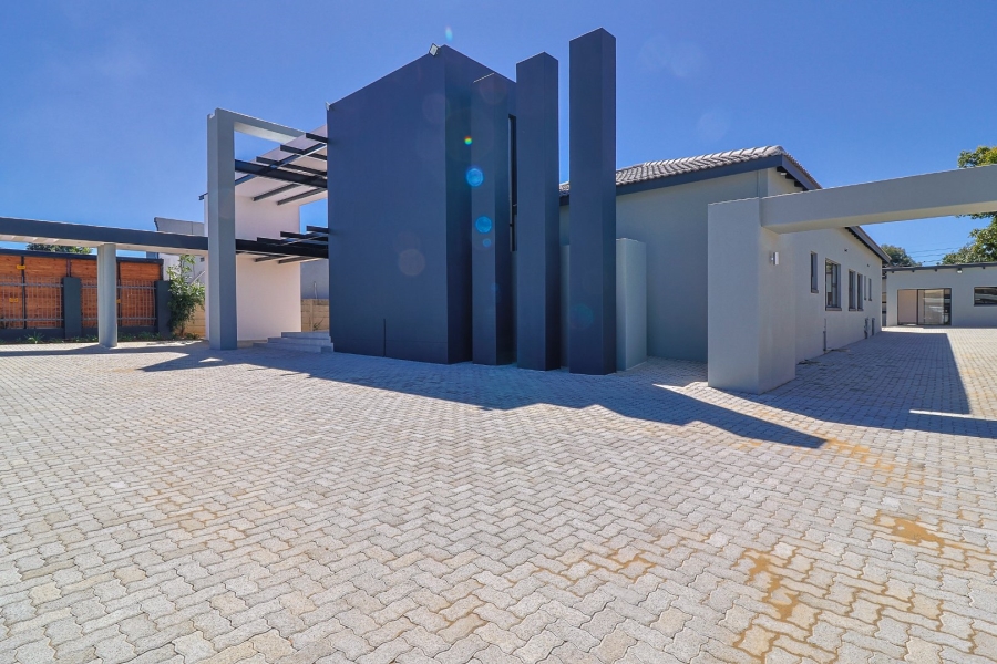  Bedroom Property for Sale in Brackenhurst Gauteng