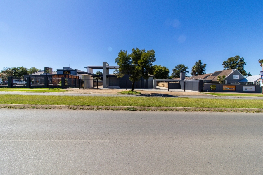  Bedroom Property for Sale in Brackenhurst Gauteng