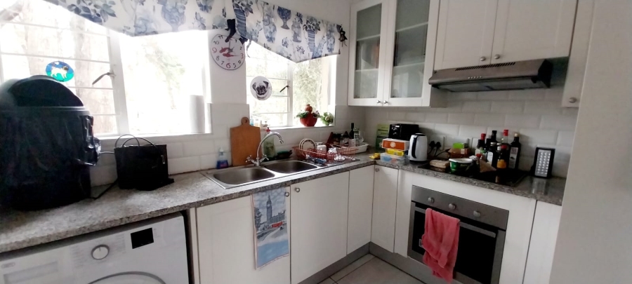To Let 1 Bedroom Property for Rent in Lombardy East Gauteng