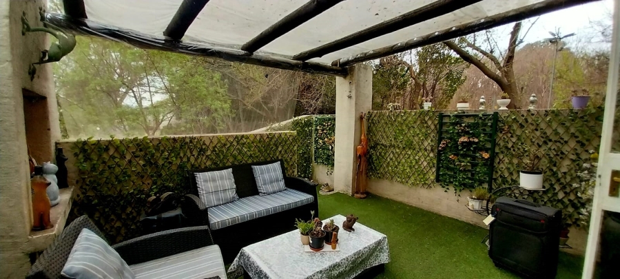 To Let 1 Bedroom Property for Rent in Lombardy East Gauteng