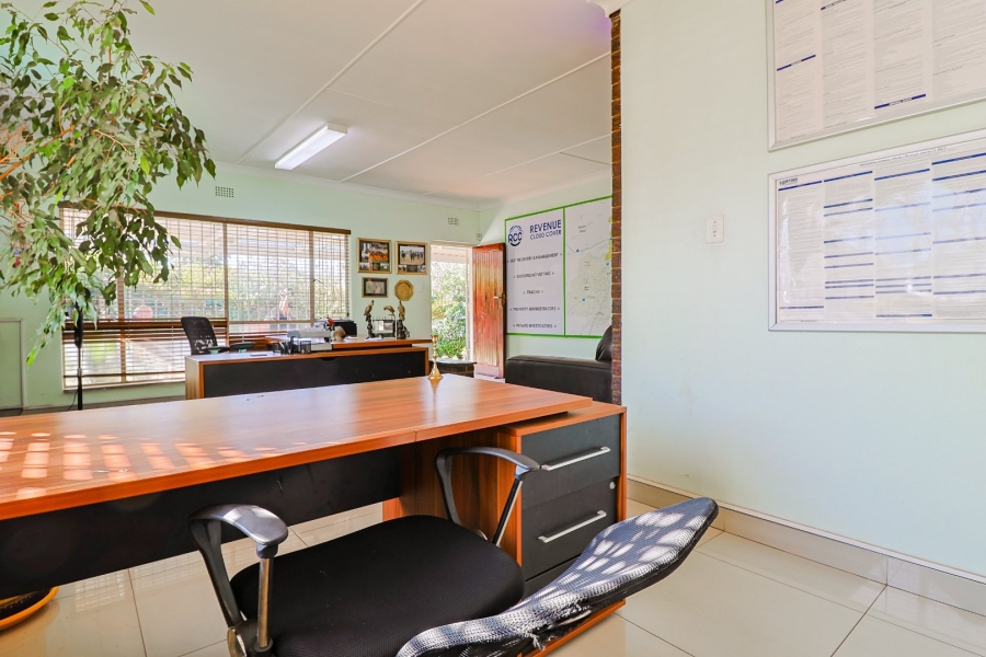  Bedroom Property for Sale in Southdale Gauteng